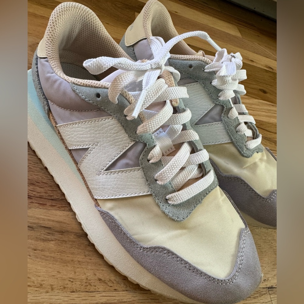 NEW BALANCE WOMEN'S 237 SHOES Size 8. Pastel Casual Sneakers